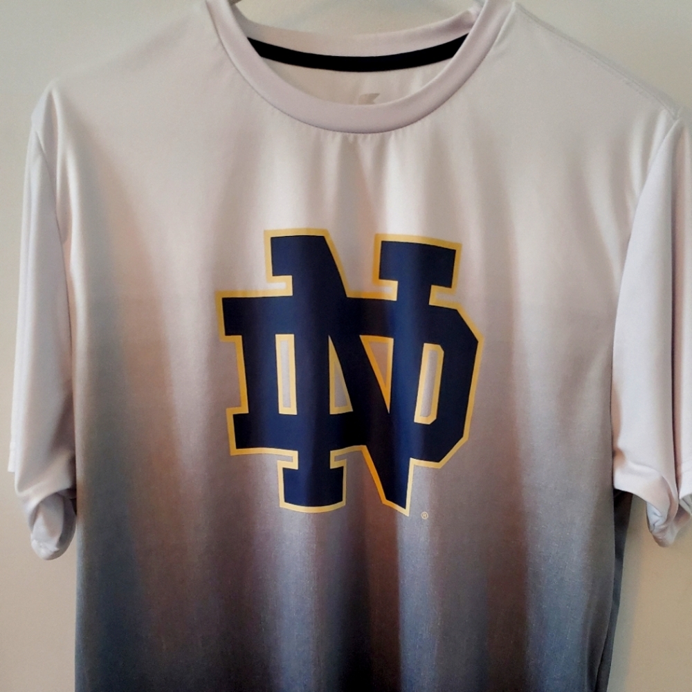 NOTRE DAME T-SHIRT SIZE LARGE BY COLOSEUM VERY NICE
